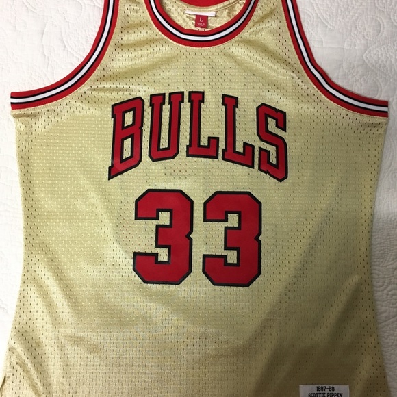 Bulls Scottie Pippen Gold Swingman Jersey Men’s L - Picture 2 of 8